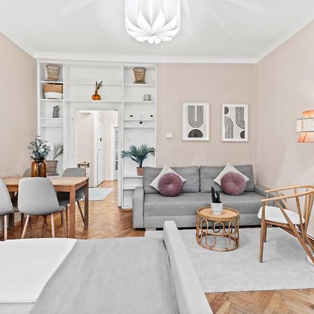 Modern Apartment, 3 Min To "U3 Neubaugasse" Viena Exterior foto